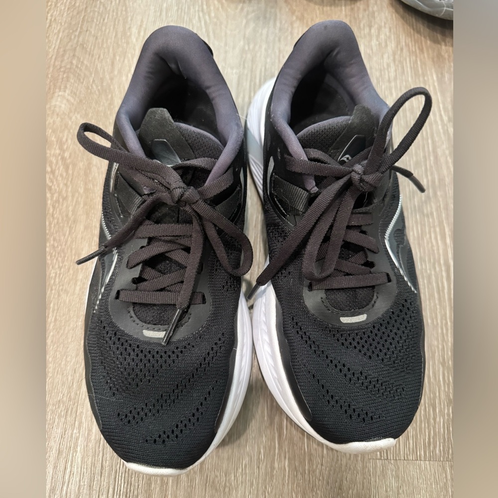 Saucony Women's Black Mesh Sneakers